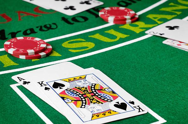 Explore Video Poker Formats and オンラインカジノ Card Game Options